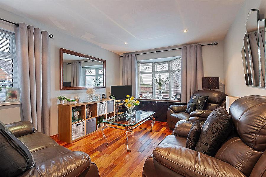 10 Hollybrook Avenue