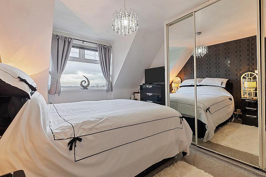 10 Hollybrook Avenue