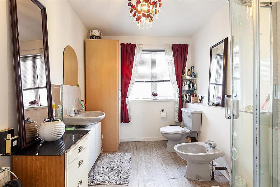 10 Hollybrook Avenue