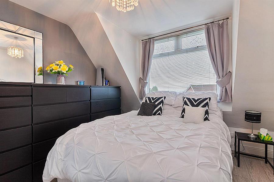 10 Hollybrook Avenue