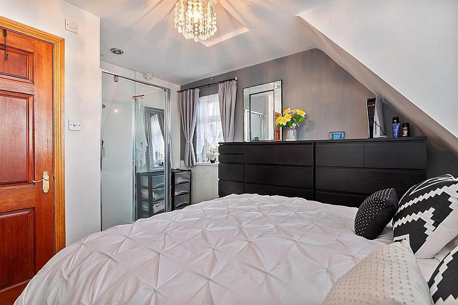 10 Hollybrook Avenue