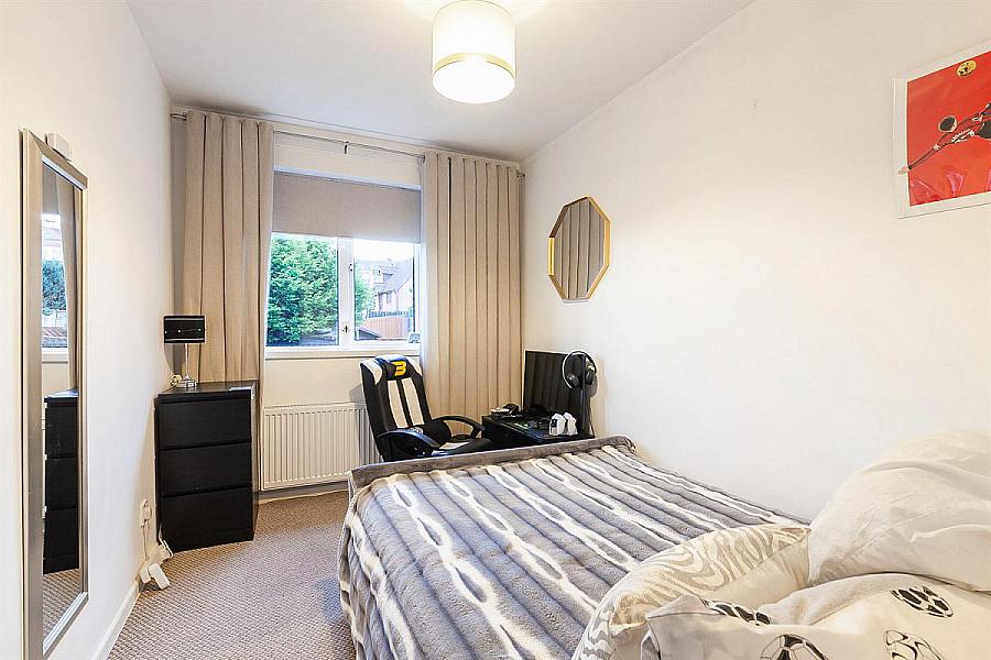 10 Hollybrook Avenue