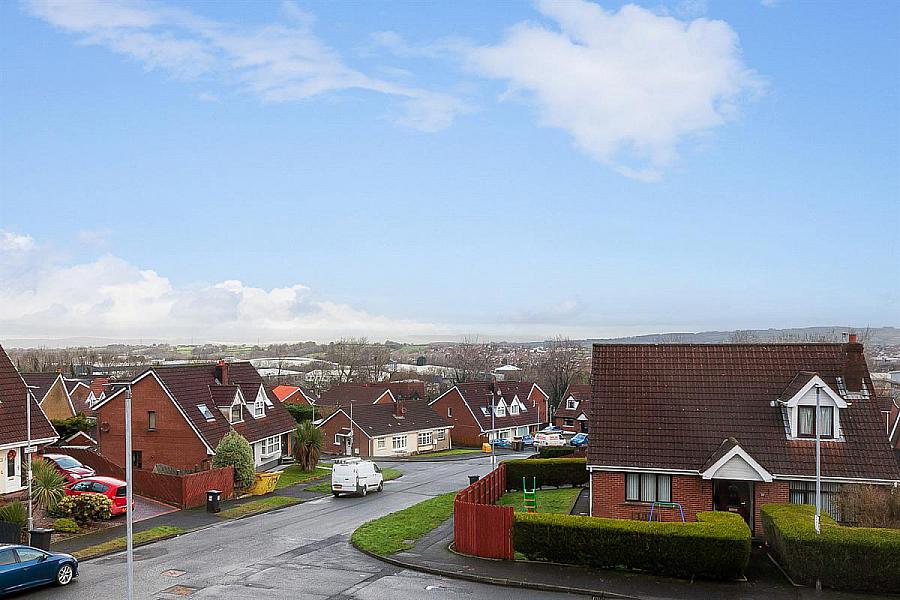 10 Hollybrook Avenue