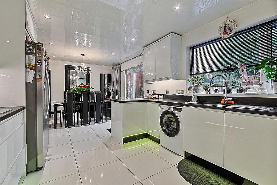 10 Hollybrook Avenue