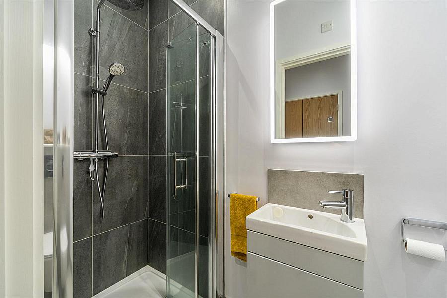 Apt 8, 4 Kings Hall Lane