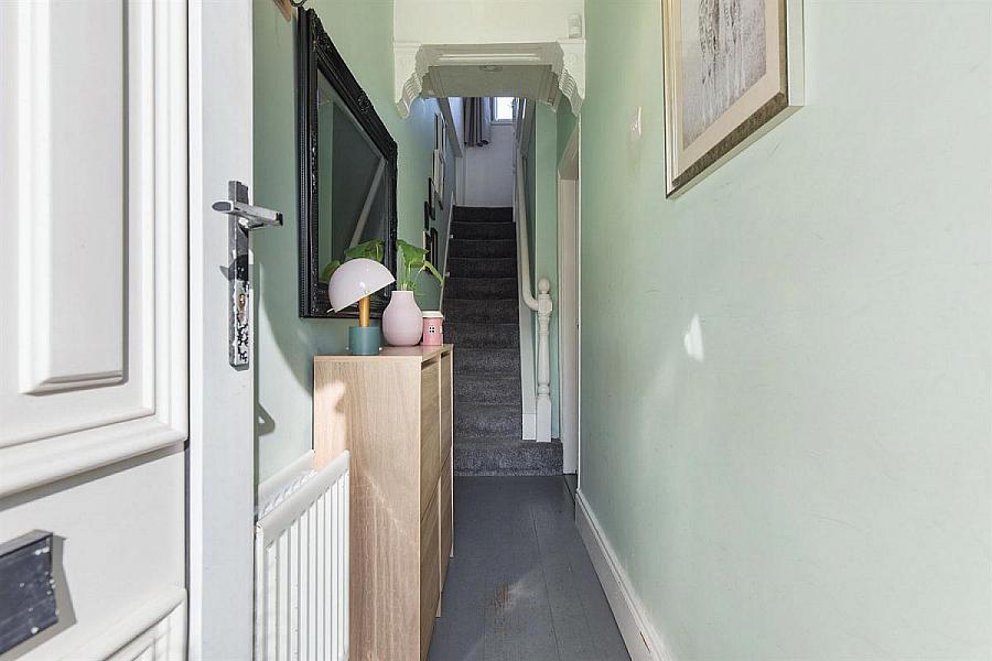 48 Willowfield Gardens
