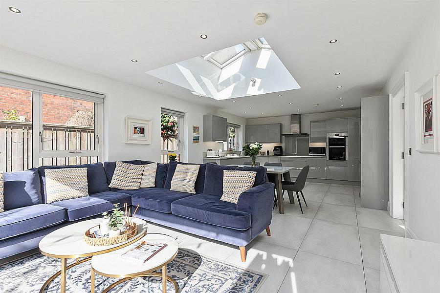 94 Marlborough Park Central