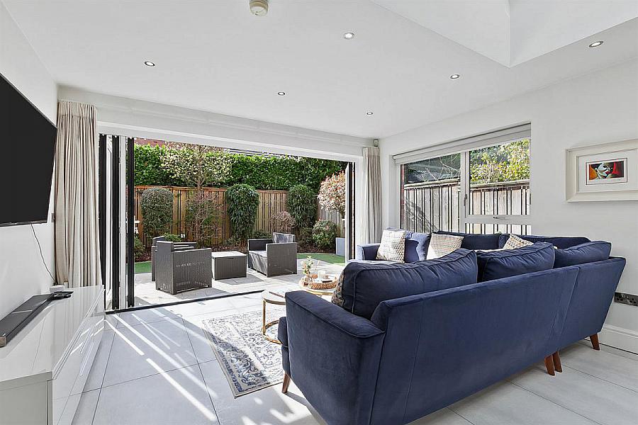 94 Marlborough Park Central