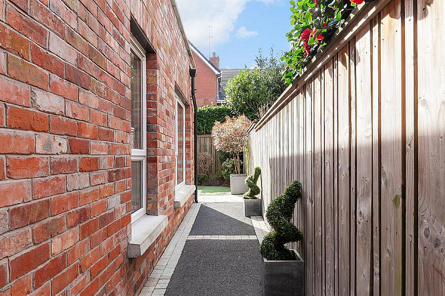 94 Marlborough Park Central