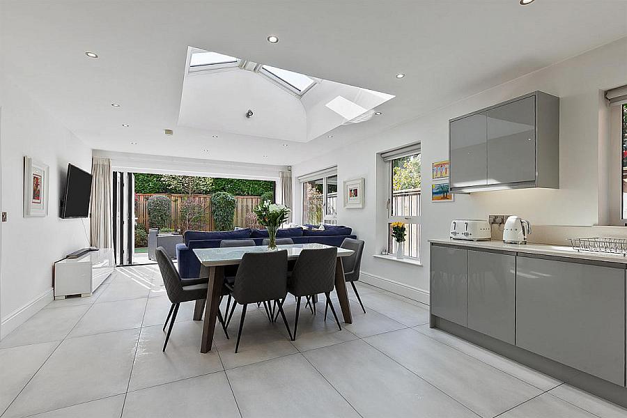 94 Marlborough Park Central