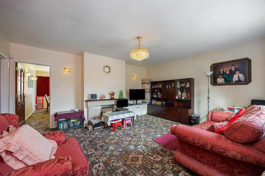5 Sharman Gardens