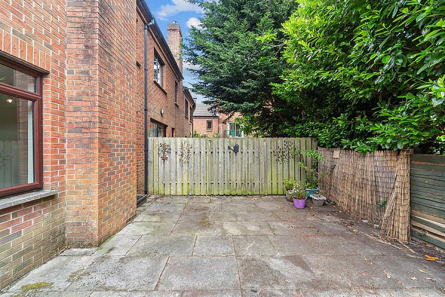 20 Balmoral Mews