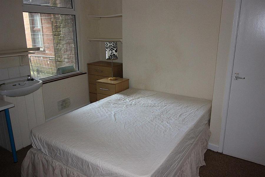 Apt 1, 13 Malone Avenue
