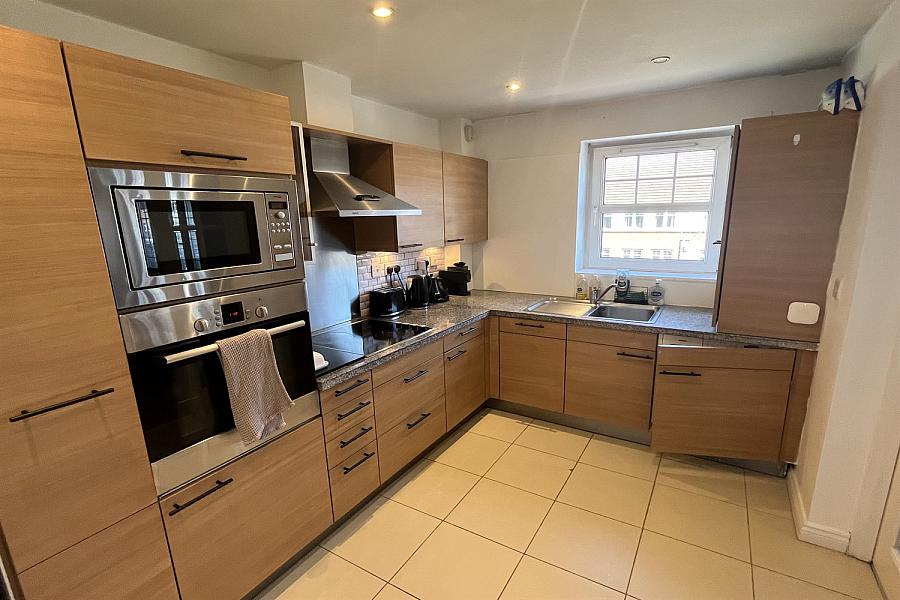 Apt 17 River House