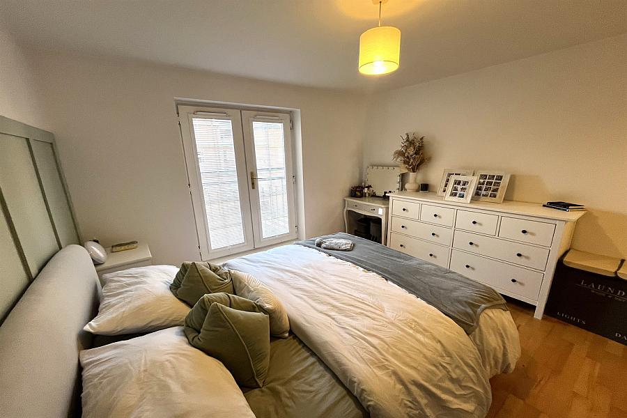 Apt 17 River House