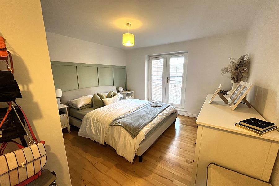 Apt 17 River House