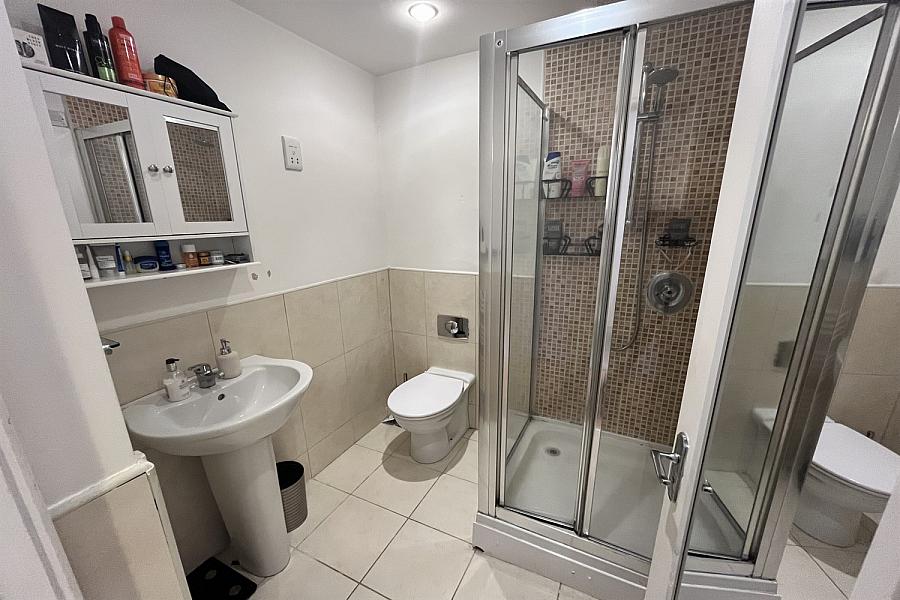 Apt 17 River House