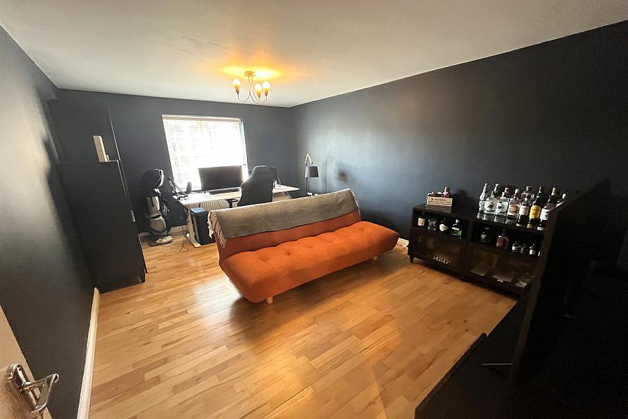Apt 17 River House