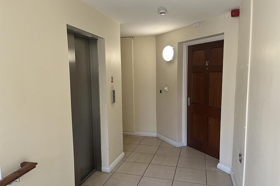Apt 17 River House