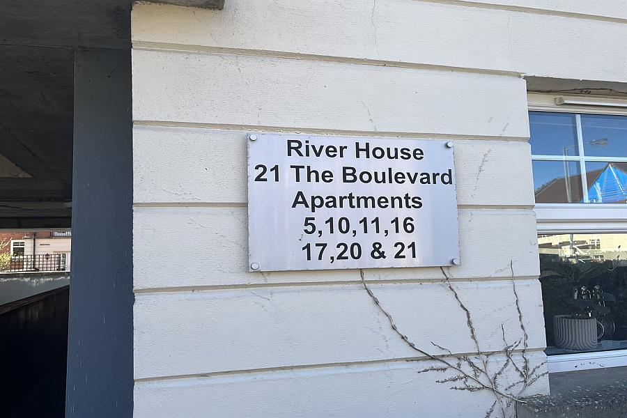 Apt 17 River House
