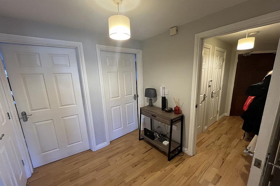 Apt 17 River House