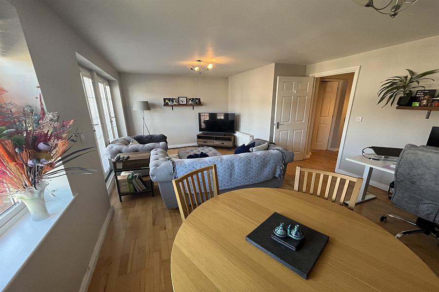 Apt 17 River House