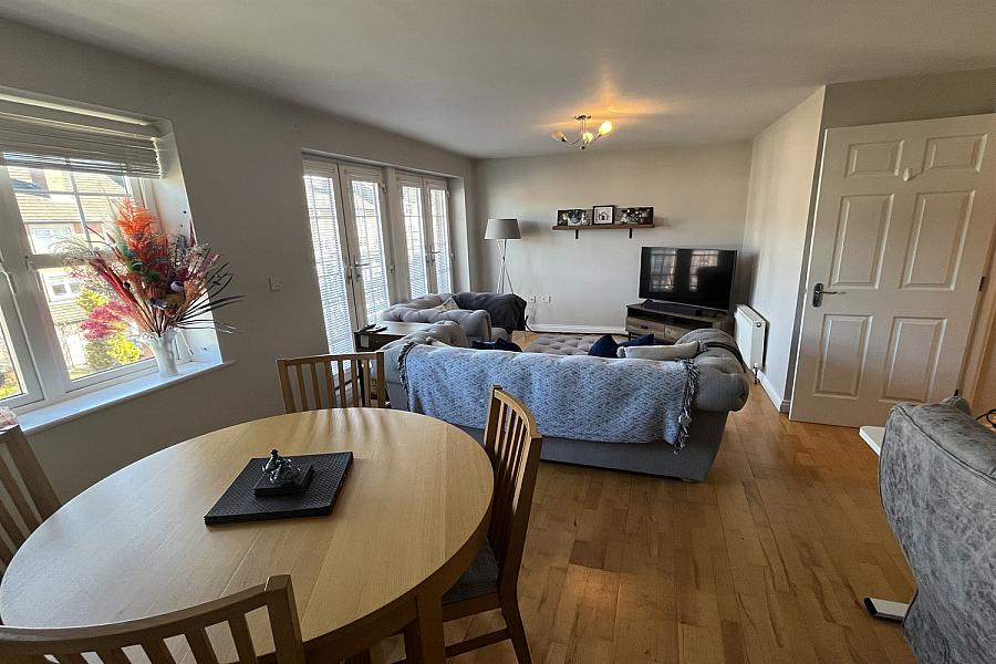 Apt 17 River House