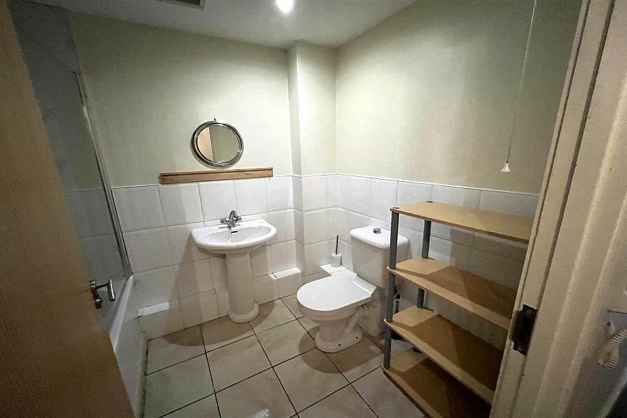 Apt 3 Shaftesbury Court