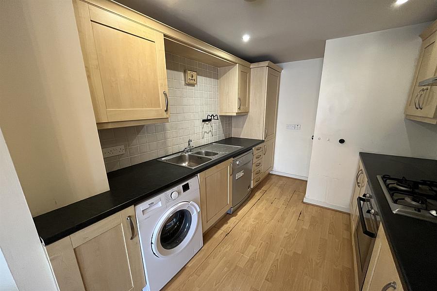 Apt 3 Shaftesbury Court