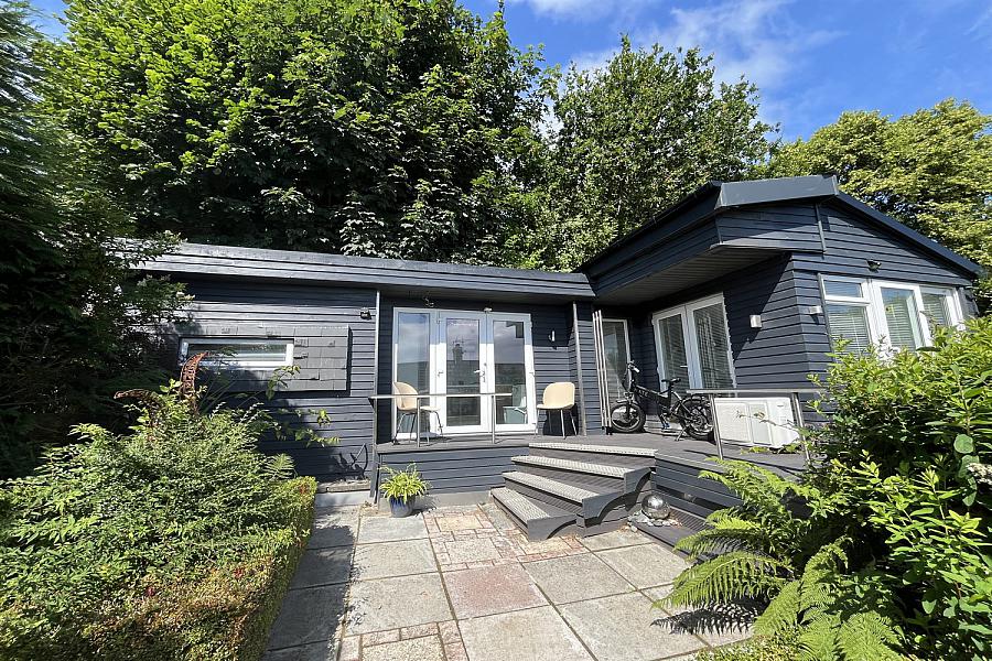 8 Thorburn Road