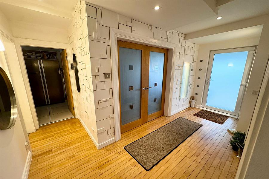 8 Thorburn Road