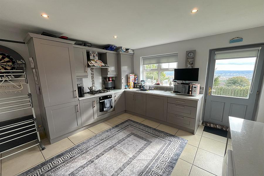 44 Squires View