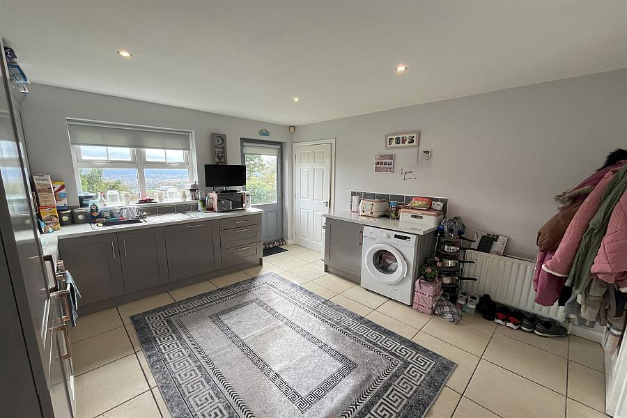 44 Squires View