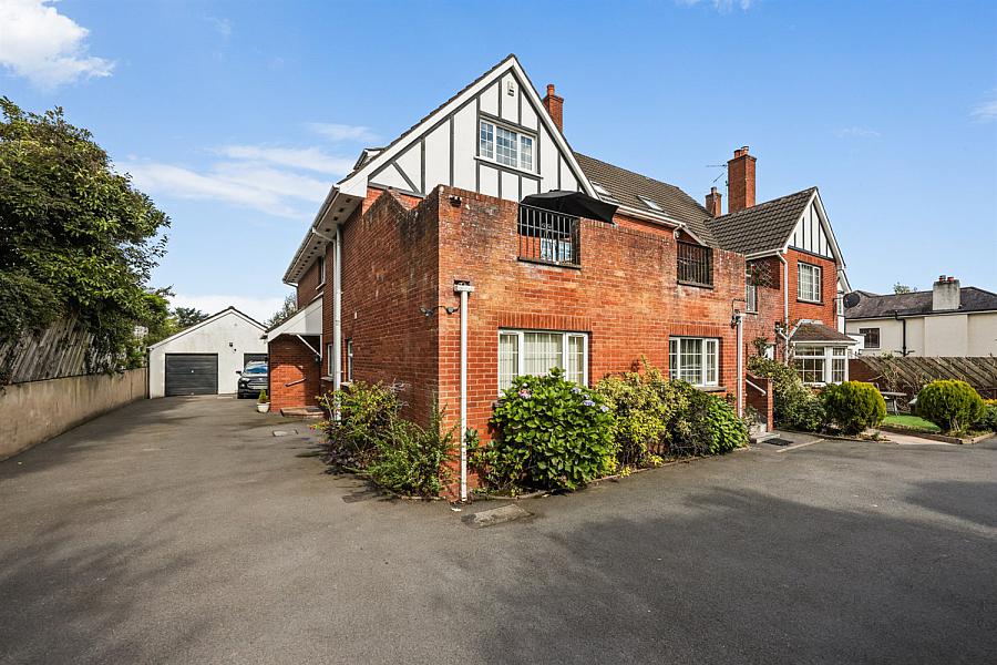 Flat 2, The Grange, 32A Deramore Park, Belfast, BT9 5JU