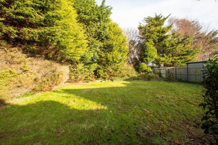 17 Elmgrove Park
