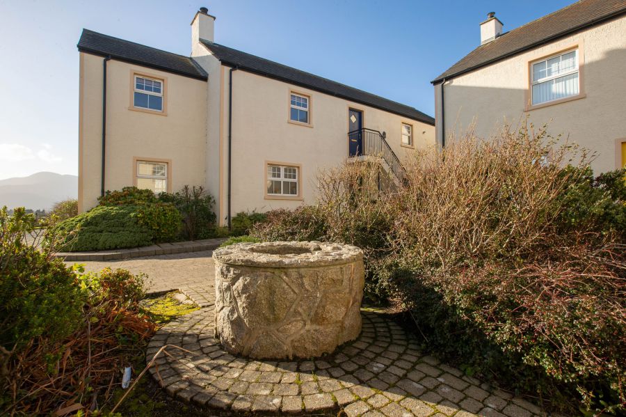 2 Aislinn Court