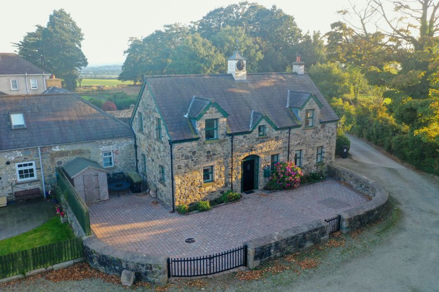 Clock Tower Lodge, 47b Ballyloughlin Road