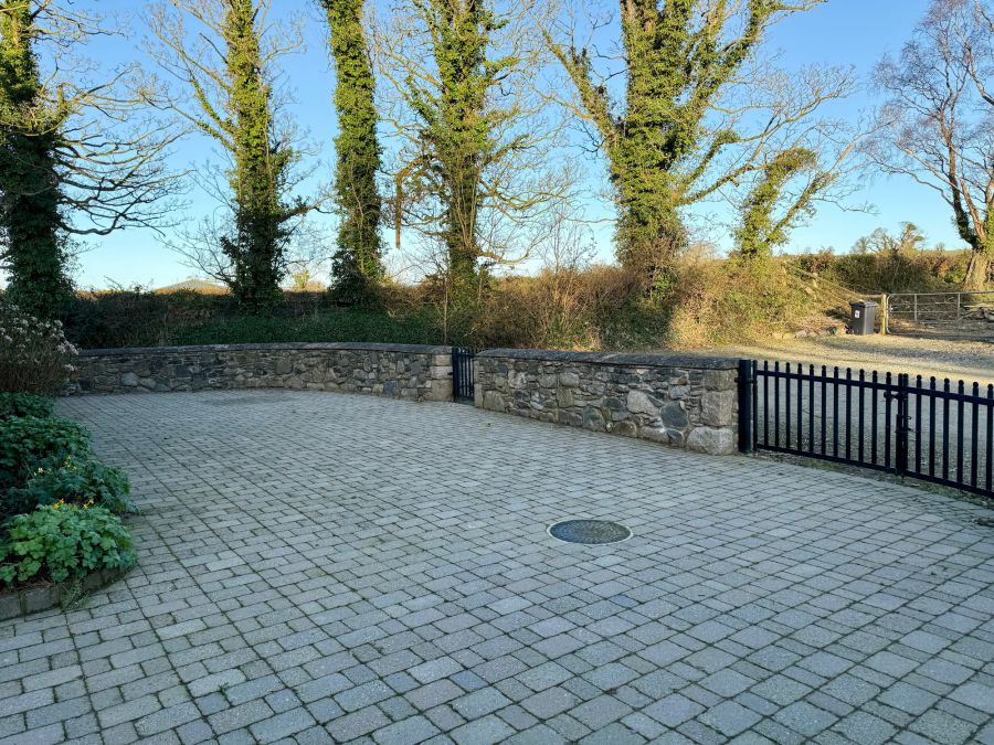 Clock Tower Lodge, 47b Ballyloughlin Road