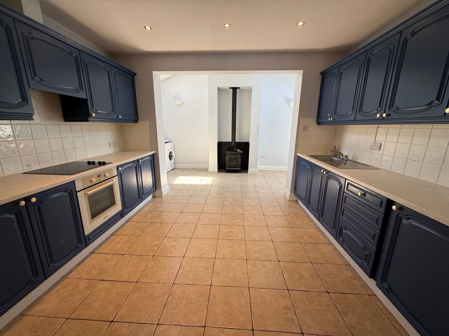 8 Larchfield Park