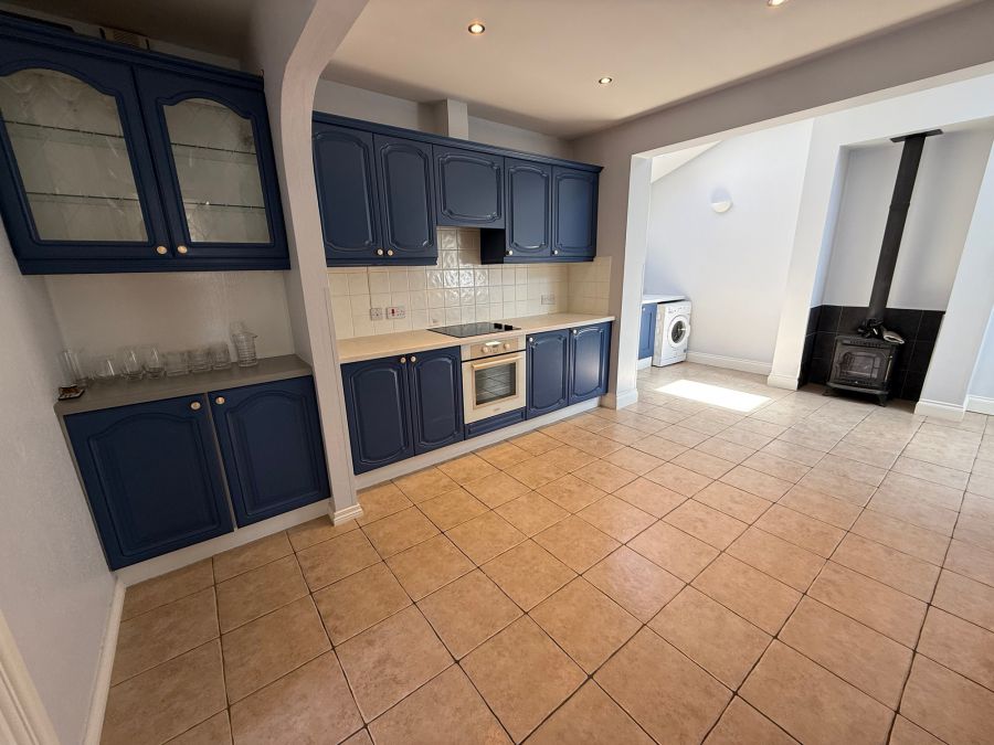 8 Larchfield Park