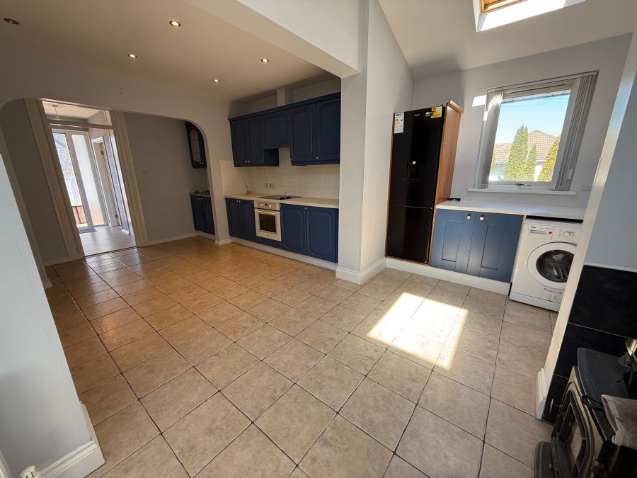 8 Larchfield Park