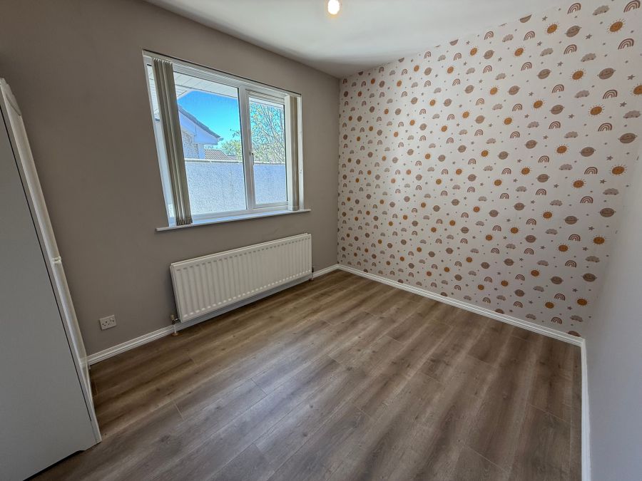 8 Larchfield Park