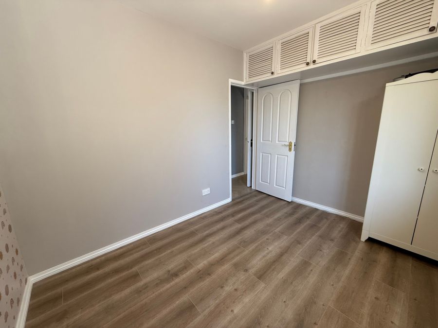 8 Larchfield Park