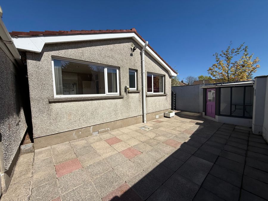 8 Larchfield Park