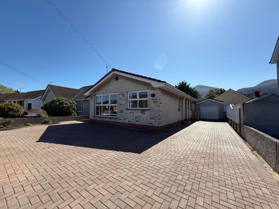 8 Larchfield Park