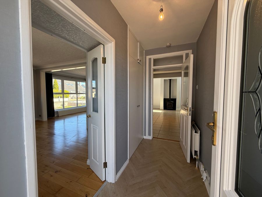 8 Larchfield Park