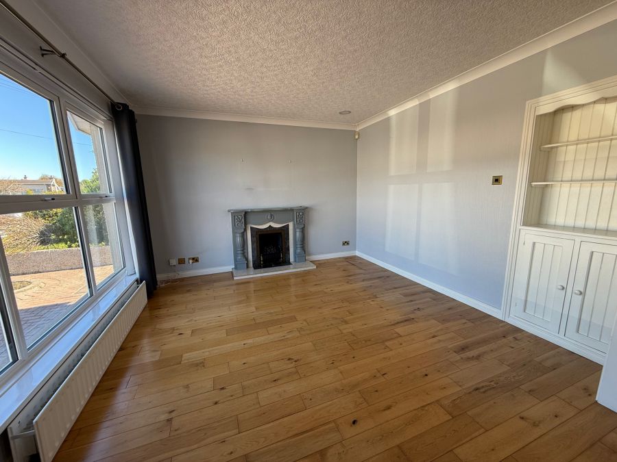 8 Larchfield Park