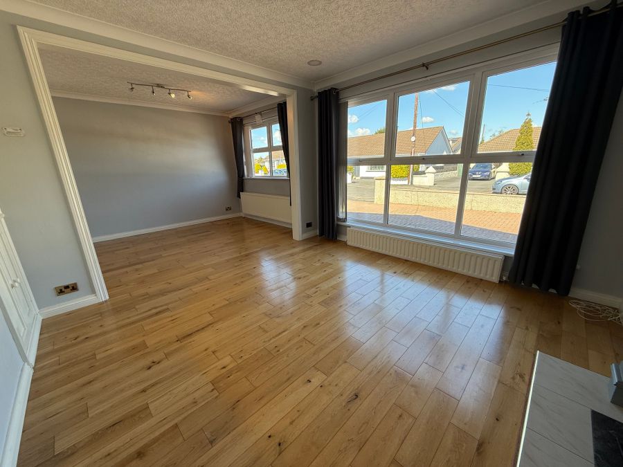 8 Larchfield Park