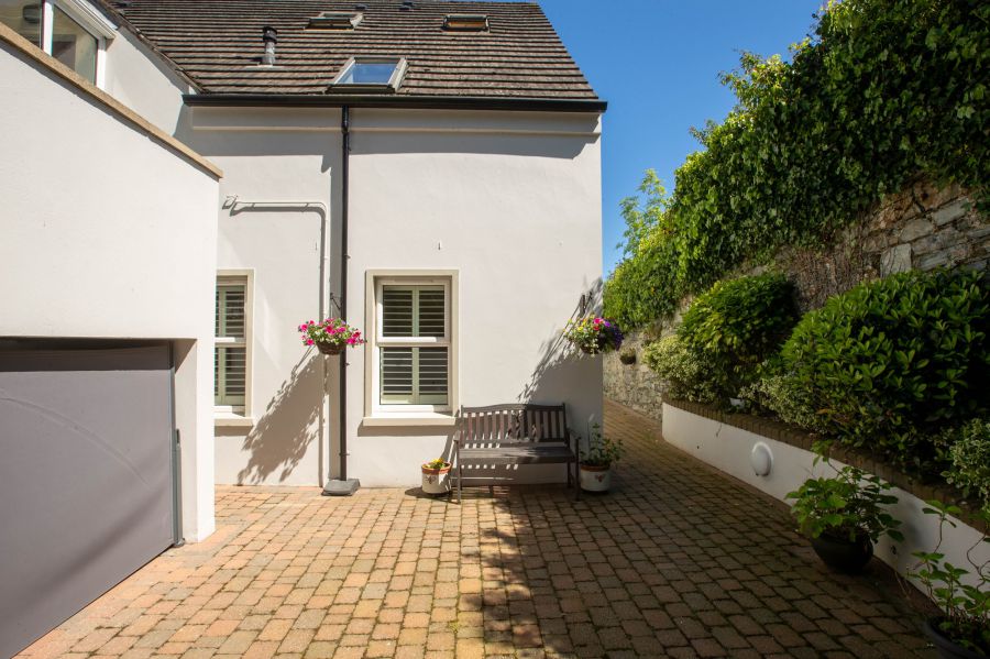 3 Apiary Court