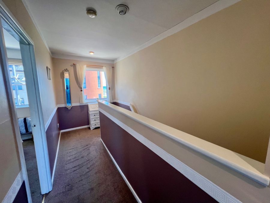 3 Castlebridge Court